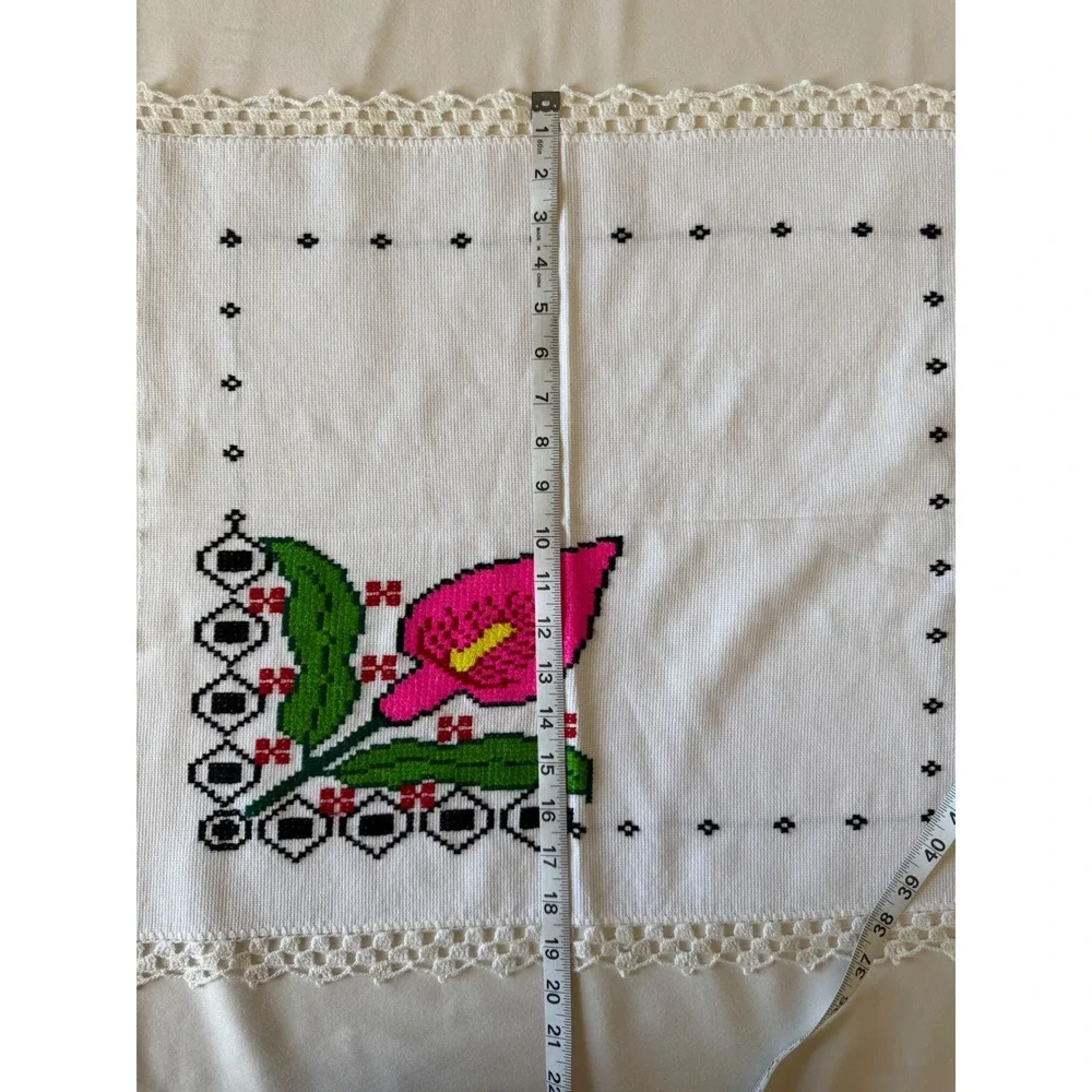 Vintage Cross Stitch Calla Lily Table Topper White Crochet Lace Border 22x21